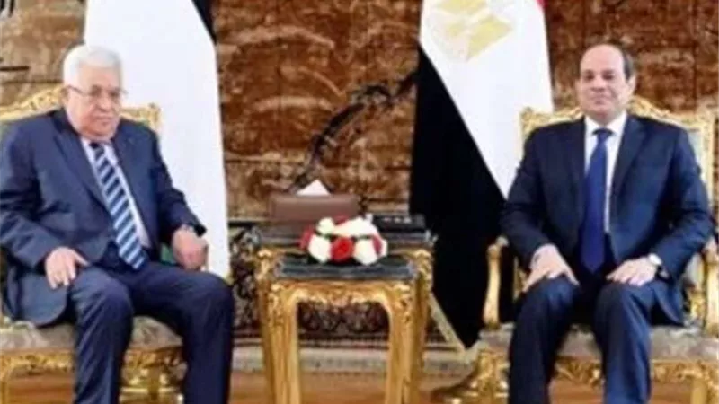 السفير الفلسطيني يعلن مشاركة أبومازن في أعمال القمة الثلاثية مع مصر والأردن
