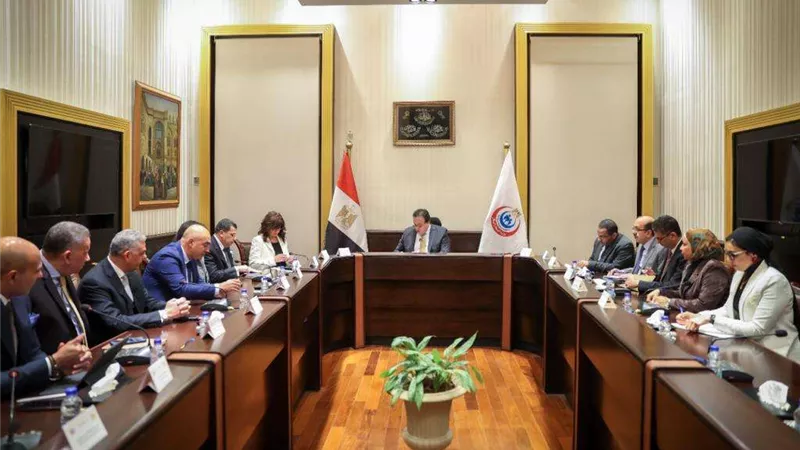 وزير الصحة يعقد اجتماعًا مع غرفة التجارة الأمريكية بالقاهرة