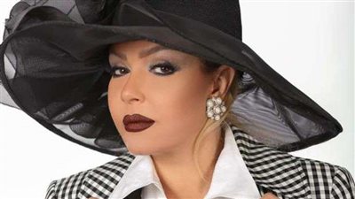 الفنانة لوسي تكشف حقيقة اعتدائها على ممثلة شابة أثناء عرض مسرحية الحفيد