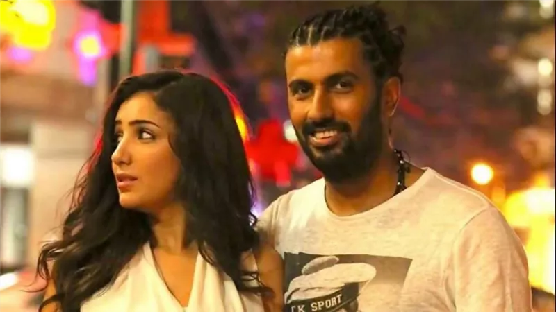 بهذه الطريقة.. محمد سامى احتفل بعيد ميلاد مي عمر