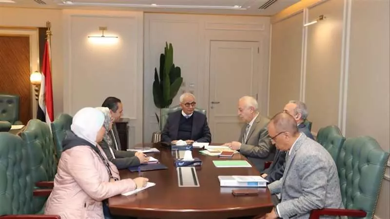 وزير التعليم يتابع موقف الأبنية التعليمية ويناقش خطة الوزارة خلال الفترة المقبلة