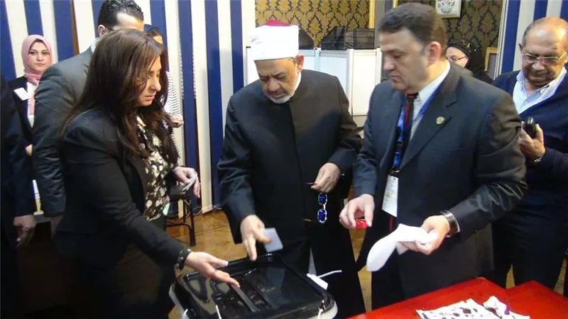 الإمام الأكبر يستنكر وصف المسلمين بالإرهابيين ويؤكد 