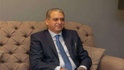 وزير شئون المجالس النيابية يهنئ وزير الداخلية بعيد الشرطة