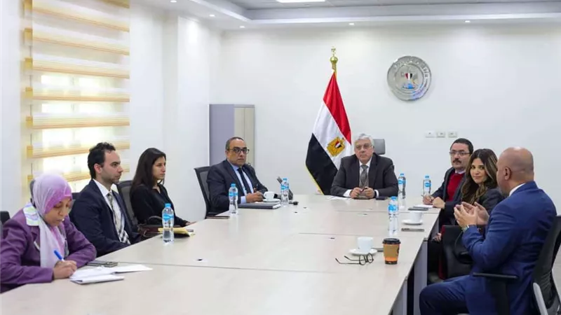 وزير التعليم العالي يبحث سبل دعم التعاون مع شركة مايكروسوفت