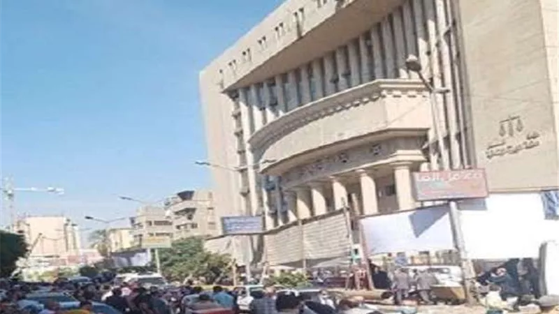 أنباء عن وجود قنبلة بمحكمة شمال الجيزة.. ووصول خبير المفرقعات (فيديو وصور)