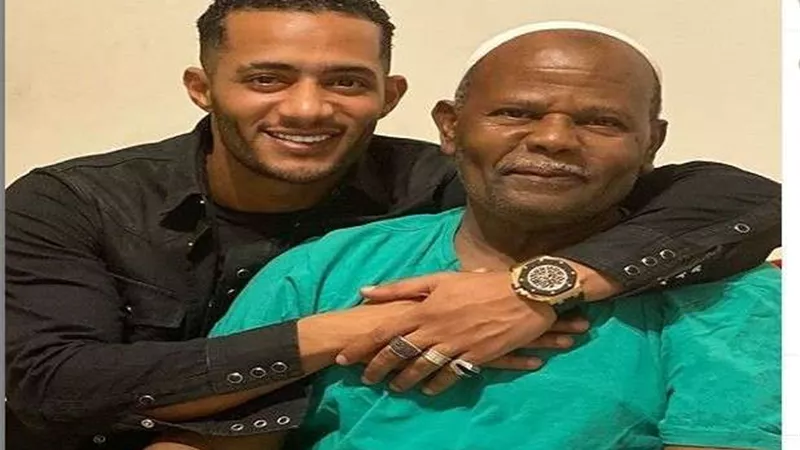 محمد رمضان برفقة والده.. ومتابعيه: 