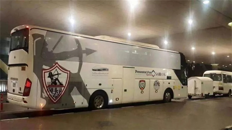حافلة الزمالك تصل إلى ستاد القاهرة الدولى