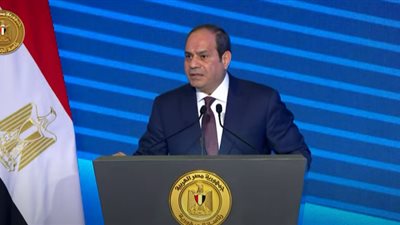 بالفيديو| الرئيس السيسي عن مشروعات الطرق: لو متعملش الناس كانت هتمشي إزاي؟