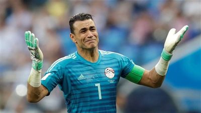 حقيقة مفاوضات البنك الأهلى مع عصام الحضري