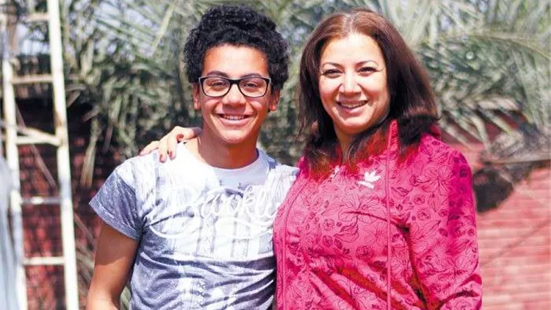 رد ناري من انتصار على دخول نجلها مجال التمثيل (فيديو)