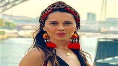 ياسمين رئيس لسوسن بدر دايمًا واقفالي في قصص حبي كده