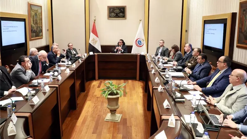 لوضع أُطر وآليات العمل.. وزير الصحة يجتمع باللجنة الاستشارية العليا لطب الأسنان