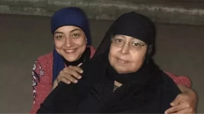 مساعدة دينا الشربيني.. كسرتي ضهري يا نن  عيني ماتت حبيبتي اللي مليش غيرها