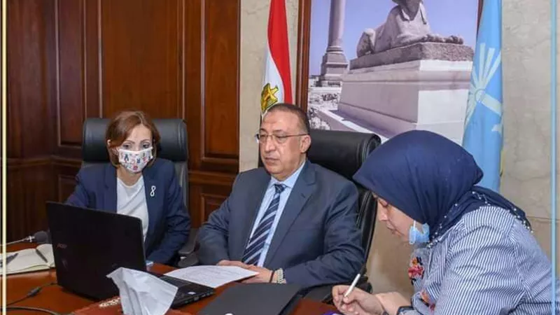 محافظ الإسكندرية يبحث مع عمدة 