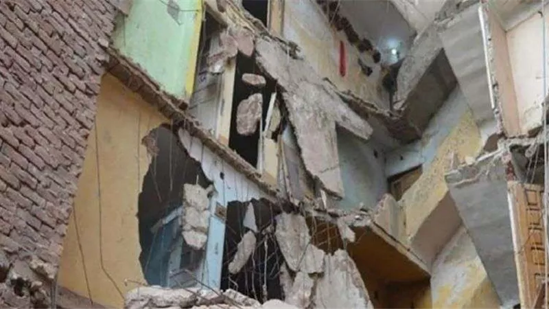 انهيار أجزاء من عقار فى المنتزه شرق الإسكندرية.. تفاصيل