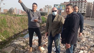 رئيس مدينة الزقازيق يوجه برفع الرتش من طريق موقف المنصورة بالشرقية