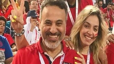 شاهد.. لقطة رومانسية تجمع بين إيهاب فهمي وزوجته
