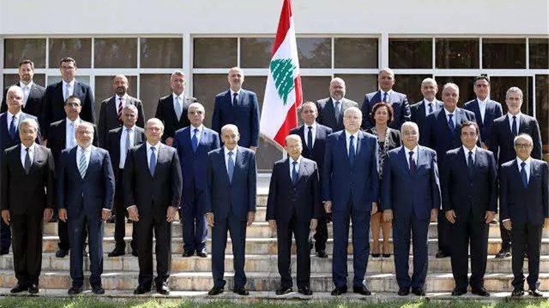 الحكومة اللبنانية تجتمع للسيطرة على الدولار بعد وصوله  إلى 60 ألف ليرة