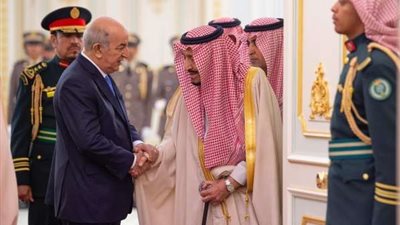 رسالة خطية من الرئيس الجزائري إلى العاهل السعودي.. ماذا تضمنت