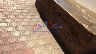 غضب أهالي المحلة بسبب سكب زيت على مقاعد الأستراحة بميدان الشون (صور)