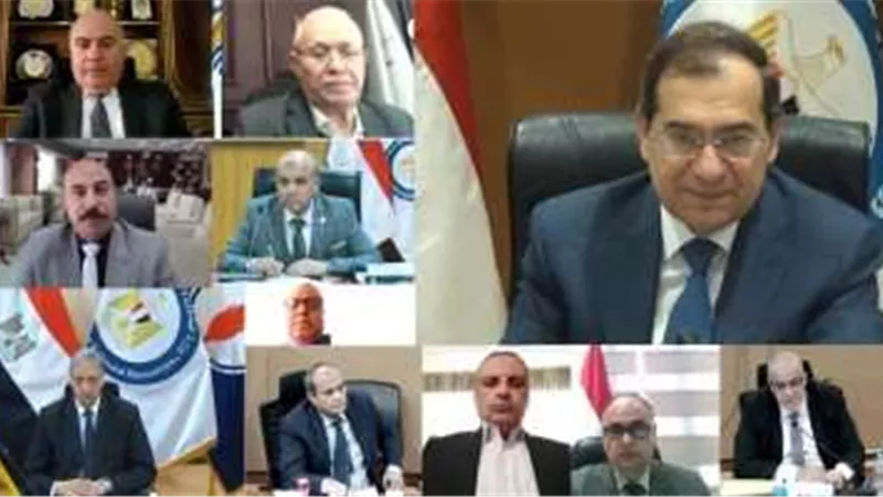 قطاع البترول يعمل حالياً على إنشاء مصنع بالسخنة لتصنيع مواسير توصيل الغاز للمنازل