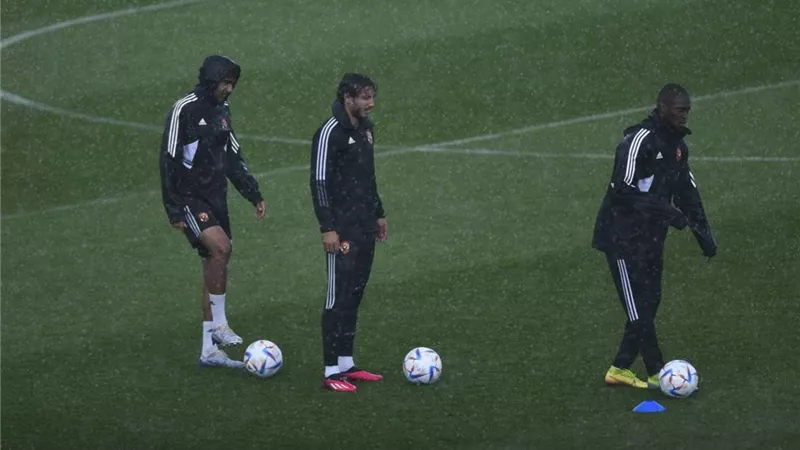 كأس العالم للأندية.. الأمطار تتسبب في إنهاء مران الأهلي بالمغرب