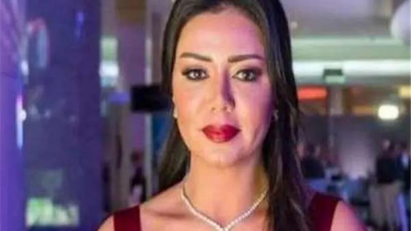 رانيا يوسف تشعل السوشيال ميديا بجلسة تصوير جريئة.. شاهد
