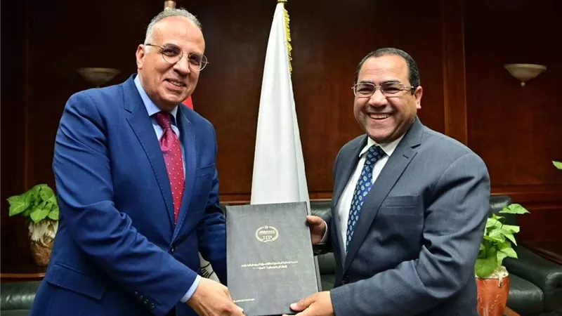وزير الري يتسلم نتيجة مسابقة شغل 240 وظيفة مهندس بالوزارة