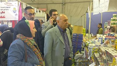 رئيس الغرفة التجارية بالإسماعيلية يتابع  السلع والاسعار  بمعرض