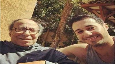 بهذه الطريقة.. أحمد السعدني يهنئ والده بعيد ميلاده (صور)