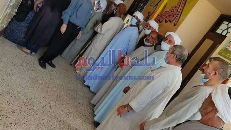 توافد العشرات من الناخبين علي اللجان الانتخابية بالمنيا