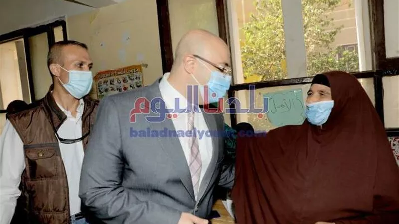 محافظ بني سويف يتفقد عددا من اللجان الانتخابية في اليوم الأول
