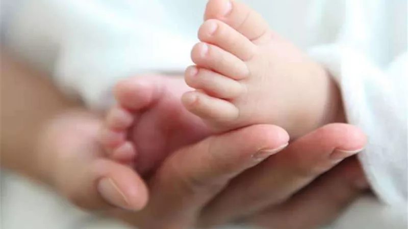 لأول مرة في تونس .. تسجيل حالة ولادة لرضيع وشقيقه التوأم داخل أمعاءه