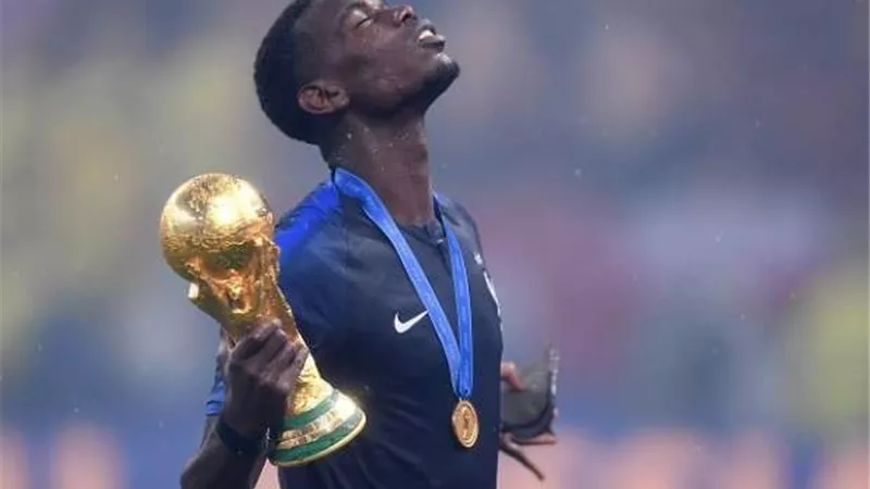 قرار مثير من بول بوجبا ضد منتخب فرنسا بعد تصريحات ماكرون