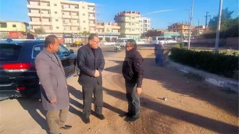 محافظ الشرقية يُتابع أعمال النظافة والتطوير ورفع الاشغالات بطريق بلبيس الزقازيق
