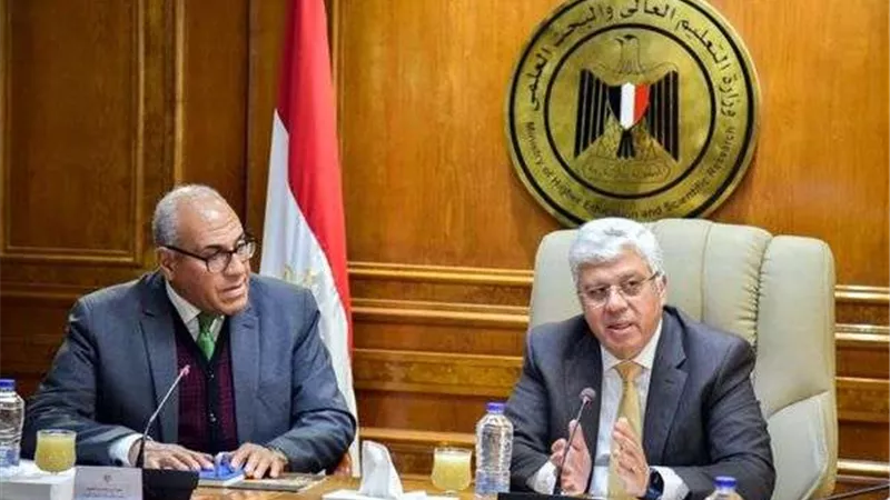 وزير التعليم ورئيس العربية للتصنيع يعقدان اجتماعا لبحث تصنيع أول سيارة كهربائية بمصر
