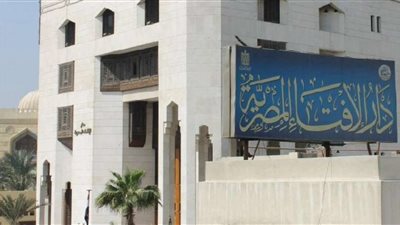 الإفتاء توضح حكم ركوب المرأة مع زميلها في السيارة وحدهما