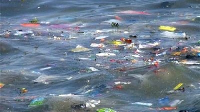 وزارة الري تزيل عدد من المخلفات على مياه النيل