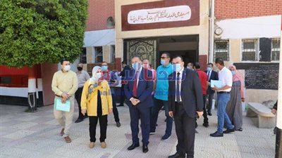 محافظ المنوفية يتفقد مشروع صرف 