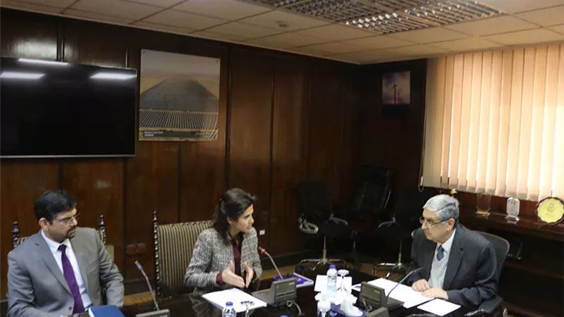 وزير الكهرباء: نحرص على تعزيز التعاون مع المؤسسات في مجال الطاقات المتجددة
