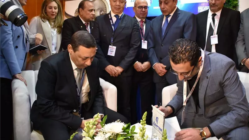 عقد شراكة بين مصر للطيران و شركة Petra Aviation |بالصور