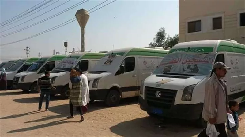 المنيا.. توقيع الكشف الطبي على 1328 مواطنًا بمركز العدوة