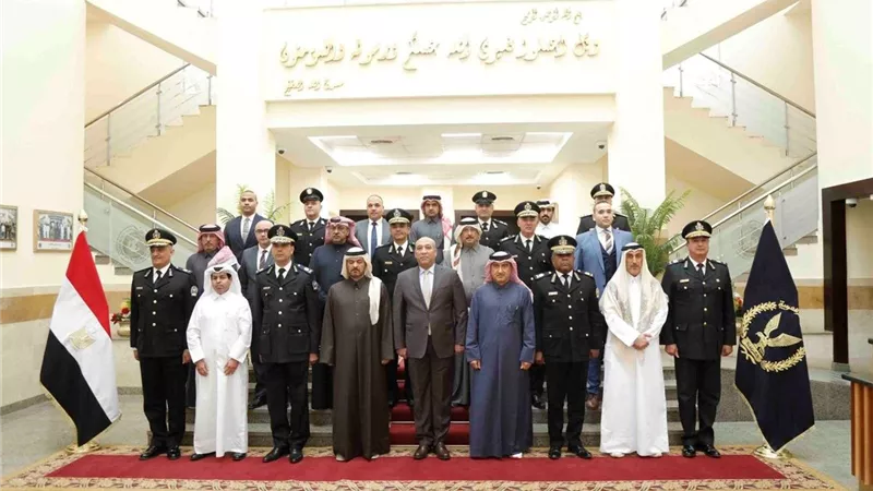 وزير الداخلية يستقبل وفدا أمنيا قطريا لتعزيز سبل التعاون بين البلدين