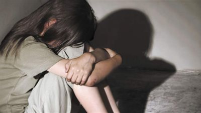 مدرب سباحة يعتدي جنسيًا على طفلة أثناء التدريب