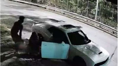 بالفيديو.. لحظة التخلص من جثة امرأة حامل بعد قتلها