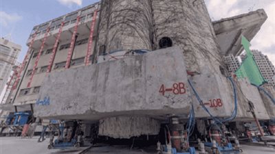 بناية تتحرك من موقعها بالصين