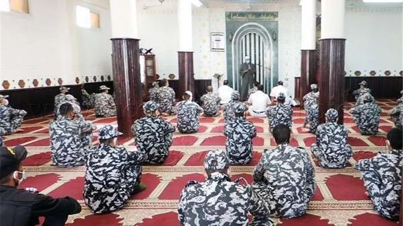 تنظيم ندوات دينية تثقيفية بمختلف المواقع الشرطية.. صور