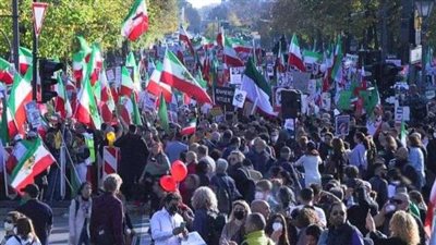 مسيرات في باريس تطالب بإدراج الحرس الثوري الإيراني كمنظمة إرهابية