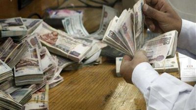 خبير قانوني: الأموال في البنوك مؤمنة بنسبة تزيد عن 100%