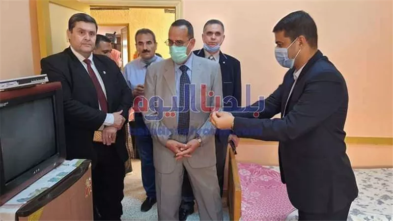 محافظ شمال سيناء يتفقد انتظام الدراسة في العريش